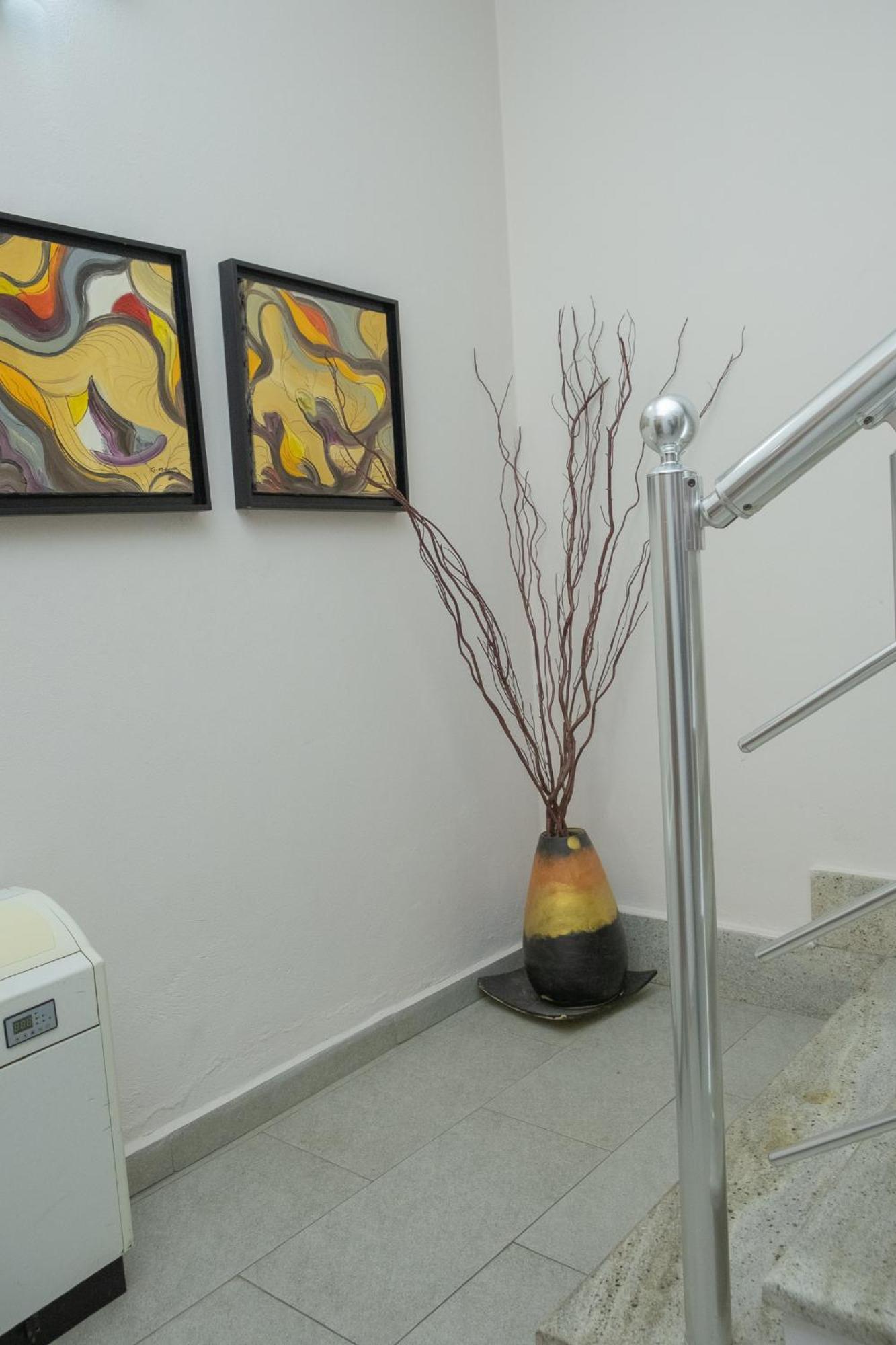 Albjona Guesthouse Тирана Екстериор снимка